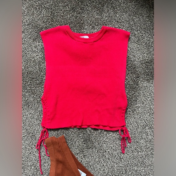 Bundle of two cropped tops - Picture 3 of 3